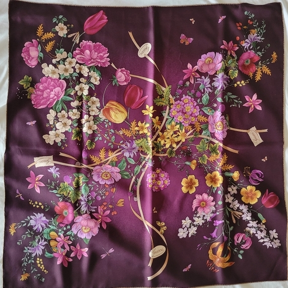 Vintage GUCCI-FLORA collection hand-rolled 100% seta silk scarf - Picture 3 of 17